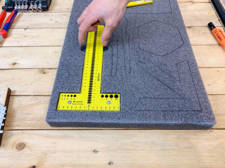 Pianka do wózków i szuflad narzędziowych 580x480 mm grafitowa LeanFoam - przykładowe wycięcie