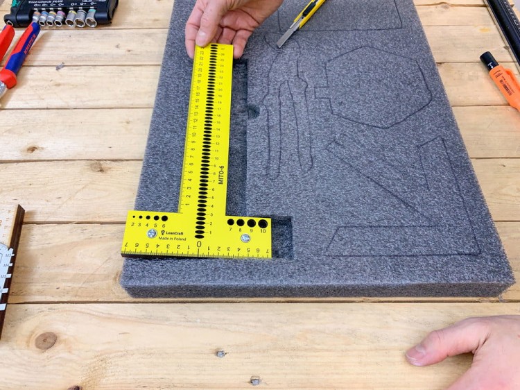 Pianka do wózków i szuflad narzędziowych 580x480 mm grafitowa LeanFoam - przykładowe wycięcie