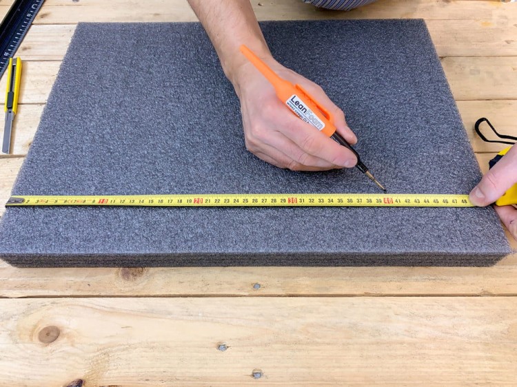 Pianka do wózków i szuflad narzędziowych 580x480 mm grafitowa LeanFoam - wyznaczenie miejsc do wycięcia