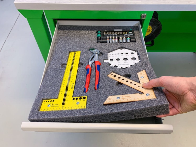 Pianka do wózków i szuflad narzędziowych 580x480 mm grafitowa LeanFoam - ułożenie narzędzi w szufladzie