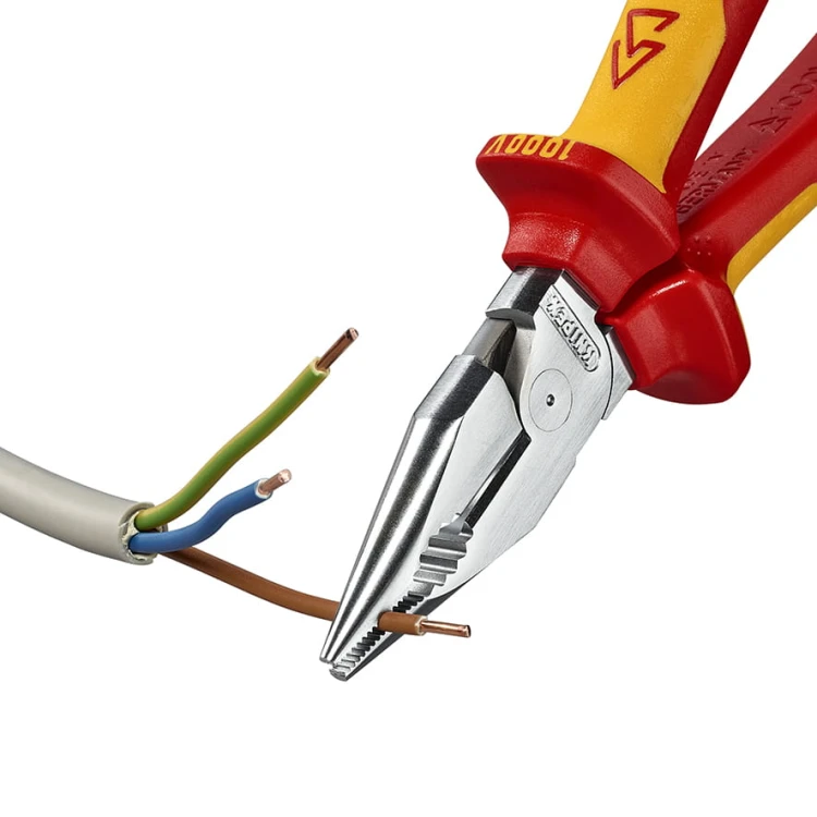 vSzczypce (kombinerki) wielofunkcyjne  uniwersalne  ze szpiczastymi szczękami  08 26 185 Knipex - w użyciu 1