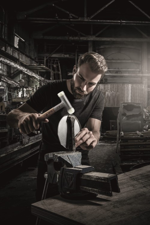 Młotek bezodrzutowy SUPERCRAFT z zaokrągloną końcówką Halder 3366 - w użyciu 1