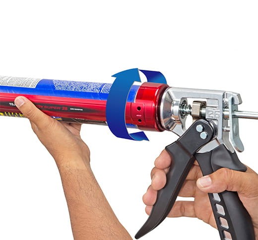 Wyciskacz (pistolet) do silikonu 900 ml Tajima "Convoy Super" 26 czerwony - w użyciu