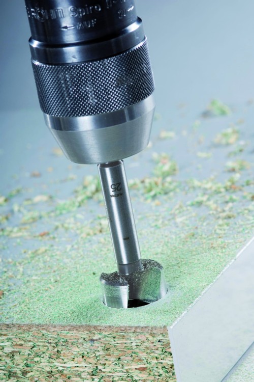 Wiertło puszkowe do drewna Alpen - w użyciu