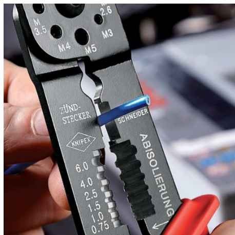 Szczypce do zagniatania  i cięcia 97 32 240 Knipex - podczas pracy 3