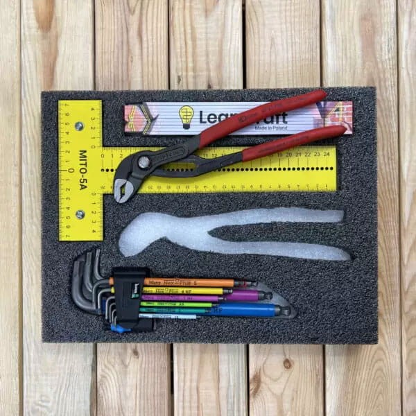 Pianka do walizki narzędziowej Milwaukee HD (Heavy Duty) LeanFoam - przykładowe ułożenie narzdzi w białej  piance 2