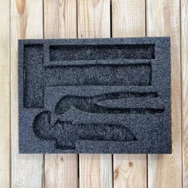 Pianka do walizki narzędziowej Milwaukee HD (Heavy Duty) LeanFoam - przykładowe wycięcie kształtek na narzdzia w grafitowej piance