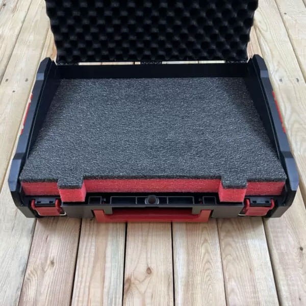 Pianka do walizki narzędziowej Milwaukee HD (Heavy Duty) LeanFoam - ułożenie czerwonej pianki