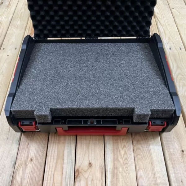 Pianka do walizki narzędziowej Milwaukee HD (Heavy Duty) LeanFoam - ułożenie grafitowaej pianki