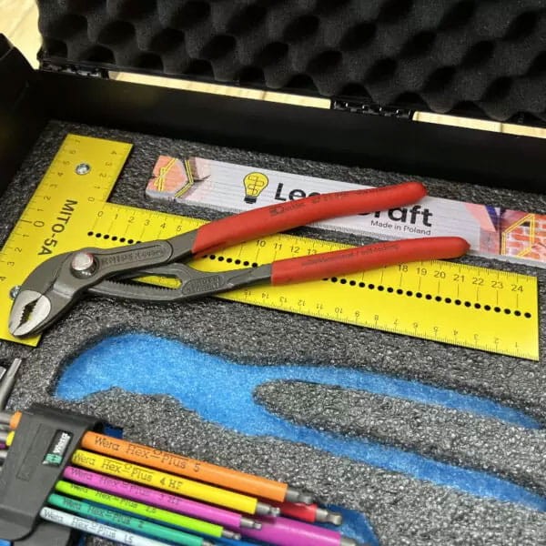 Pianka do walizki narzędziowej Makita Makpack LeanFoam -  przykładowe ułożenie narzdzi w niebieskiej piance
