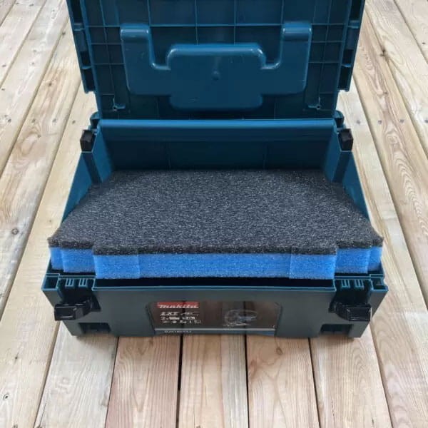 Pianka do walizki narzędziowej Makita Makpack LeanFoam - wyłożenie walizki niebieską pianką