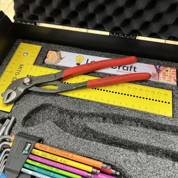 Pianka do walizki narzędziowej Milwaukee Packout LeanFoam - przykładowe ułożenie narzdzi w grafitowej piance