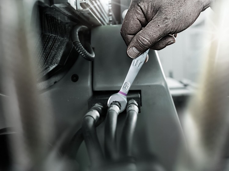 Zestaw kluczy płasko-oczkowych 6003 Joker 8 Imperial Set 1, calowych, 8 część Wera - w użyciu