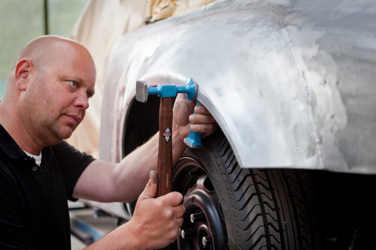 Młotek blacharski do wygładzania, formowania i wykańczania Picard 252/22 - podczas pracy 2