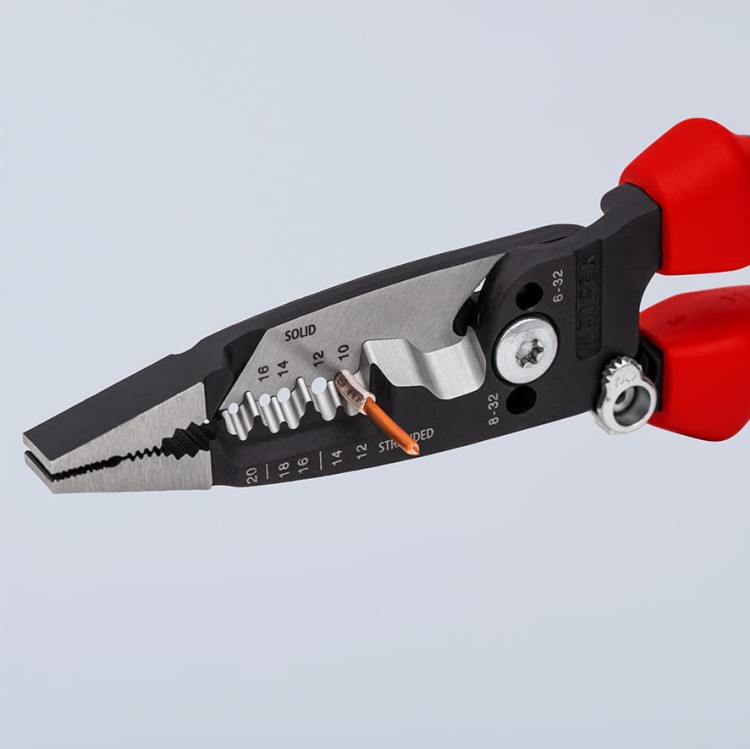 Wielofunkcyjne szczypce dla elektryków model amerykański WireStripper Knipex 13 72 8 - w użyciu 1