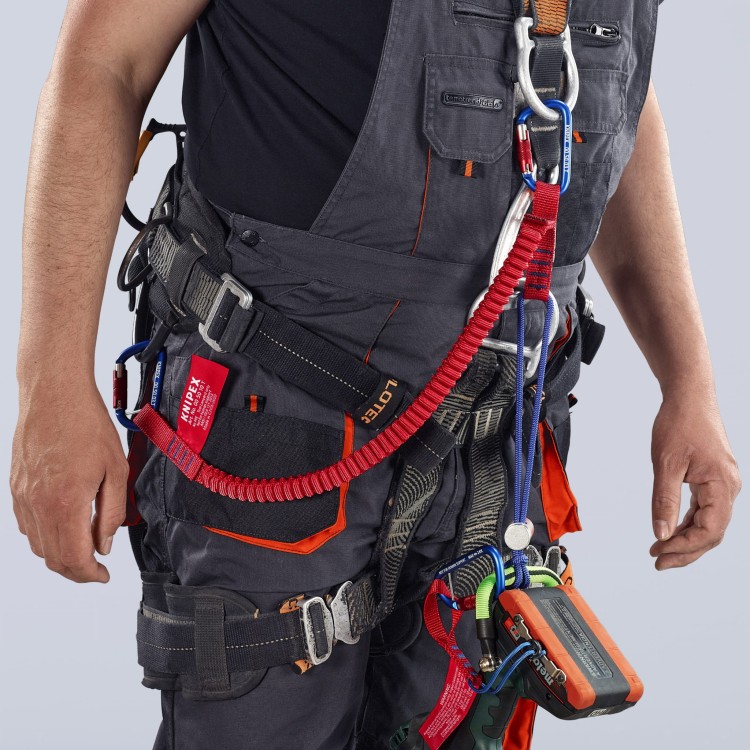 vLinka zabezpieczająca z karabińczykiem Knipex 00 50 12 T BK - w użyciu