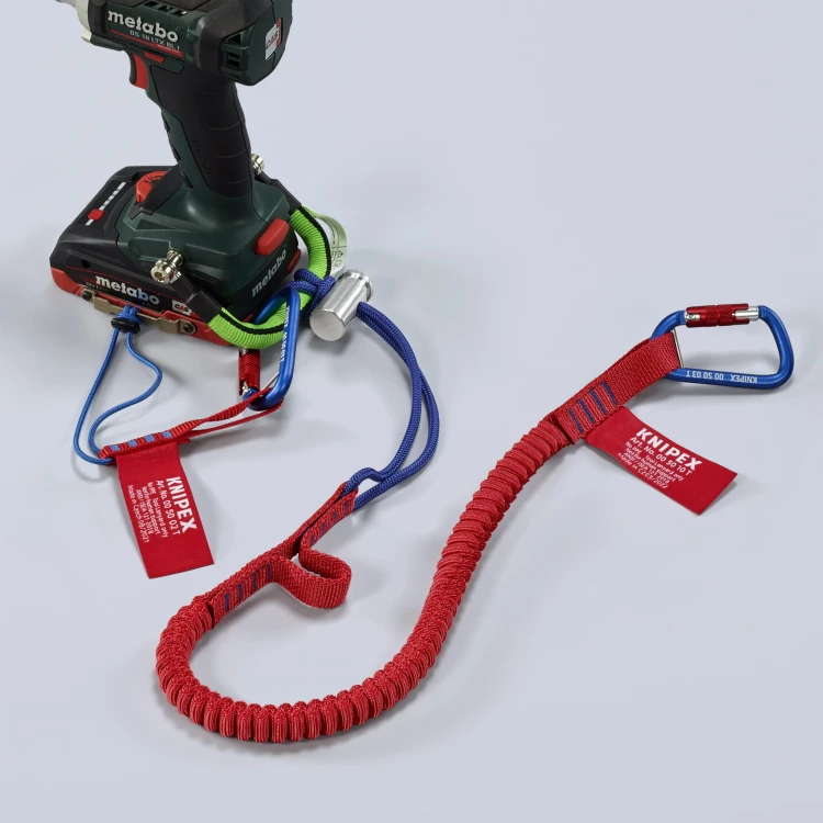 Linka zabezpieczająca z karabińczykiem Knipex 00 50 12 T BK - w użyciu 3