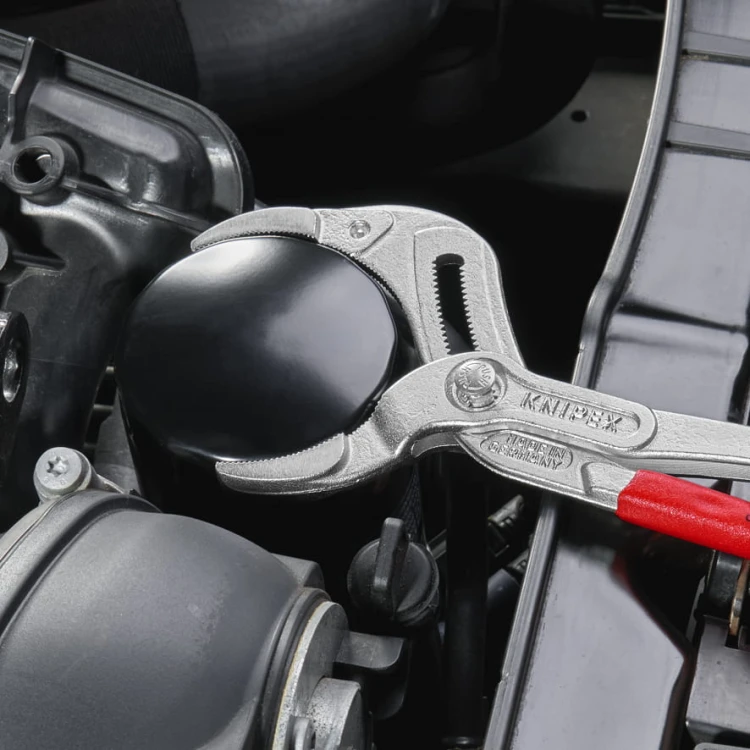 Szczypce do syfonów sanitarnych, muf i złączek, rękojeści PCW Knipex 81 01 250 / 81 03 250 - podczas pracy
