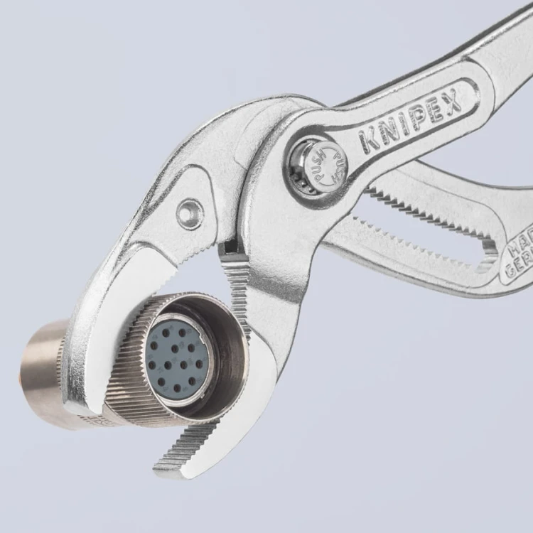 Szczypce do syfonów sanitarnych, muf i złączek, rękojeści PCW Knipex 81 01 250 / 81 03 250 - w użyciu 2