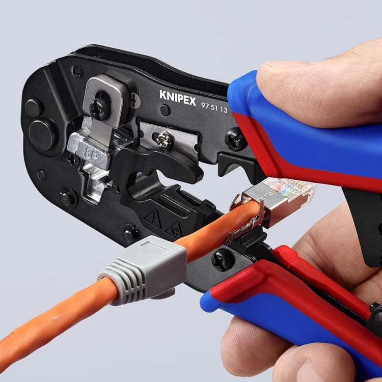 Szczypce do zaciskania wtyczek typu Western RJ45 97 51 13 Knipex  - w użyciu 3