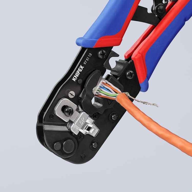 Szczypce do zaciskania wtyczek typu Western RJ45 97 51 13 Knipex - w użyciu 5