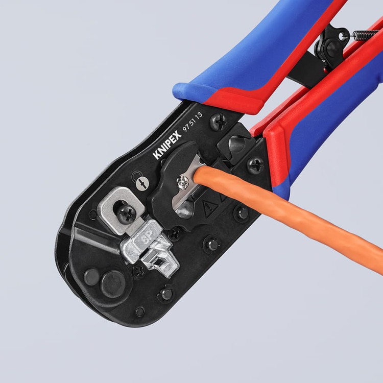 Szczypce do zaciskania wtyczek typu Western RJ45 97 51 13 Knipex - w użyciu 10