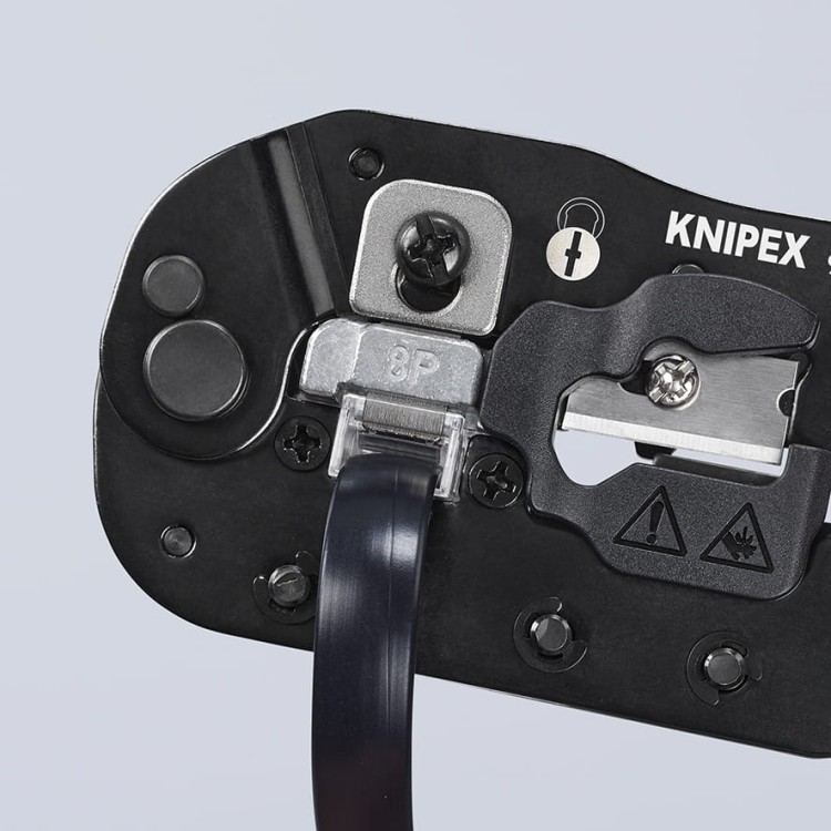 Szczypce do zaciskania wtyczek typu Western RJ45 97 51 13 Knipex - w użycu 11