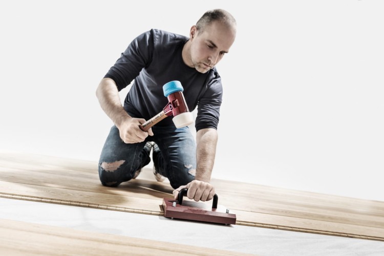Młotek Simplex z końcówkami z elastomeru i tworzywa 50/40 mm Halder 3017.051 - podczas pracy 4