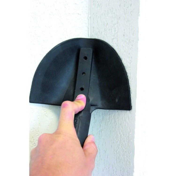 Gumowa szpachelka do narożników wewnętrzna Edma - w użyciu