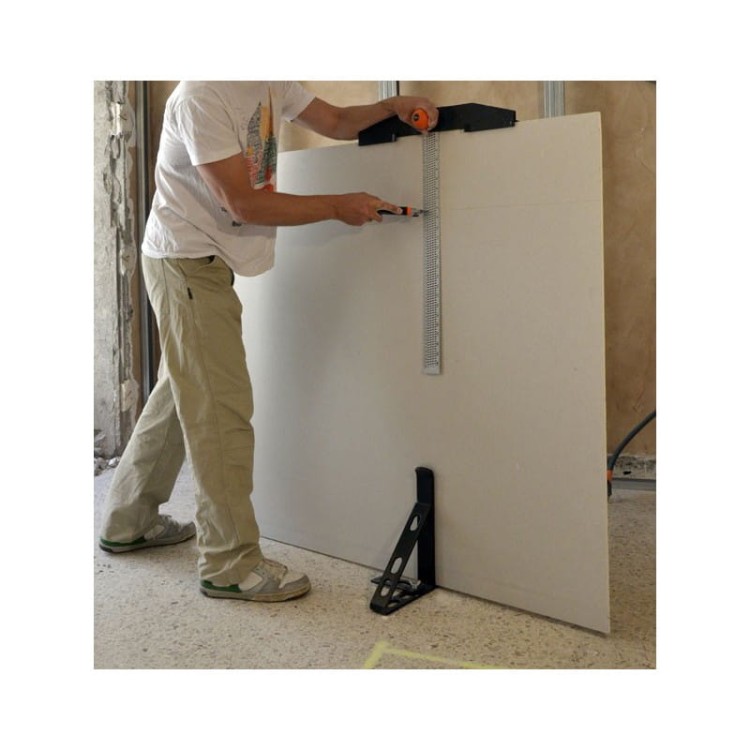 Kątownik, liniał do znakowania i cięcia płyt GK Edma - podczas pracy