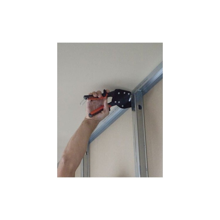 Szczypce do zaciskania (łączenia) profili Master Profil Edma - w użyciu