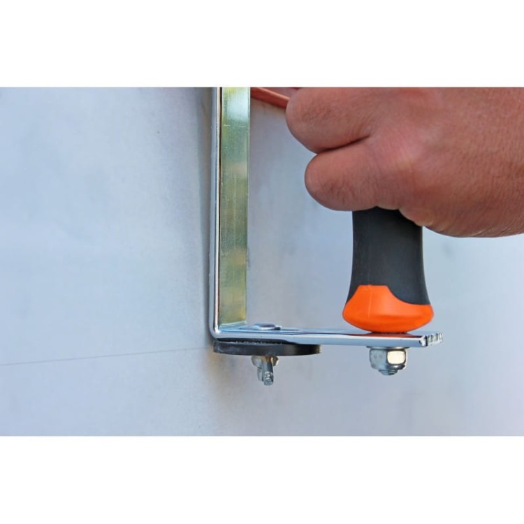 Narzędzie do obustronnego cięcia płyt gipsowo-kartonowych Place & Roll Edma - wużyciu