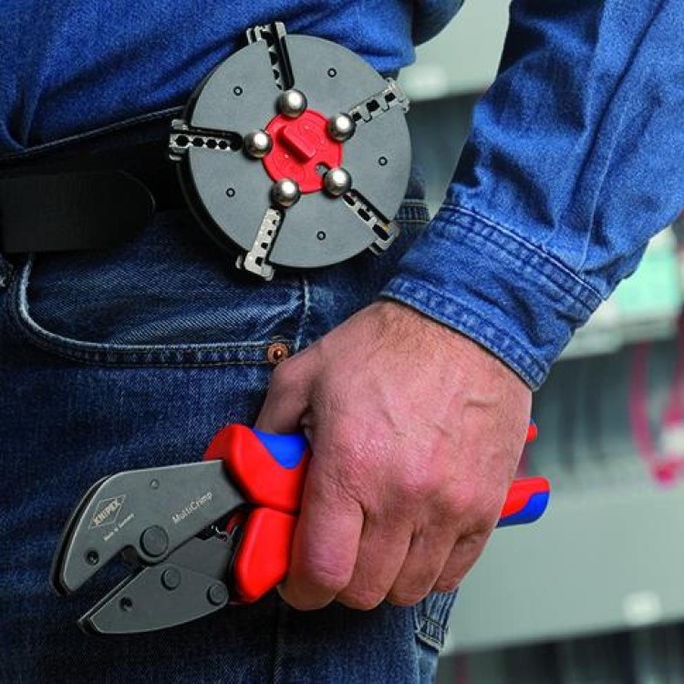 vSzczypce zagniatające (praska) z wymiennymi matrycami do końcówek kablowych MultiCrimp® Knipex 97 33 LE  = w użyciu 1
