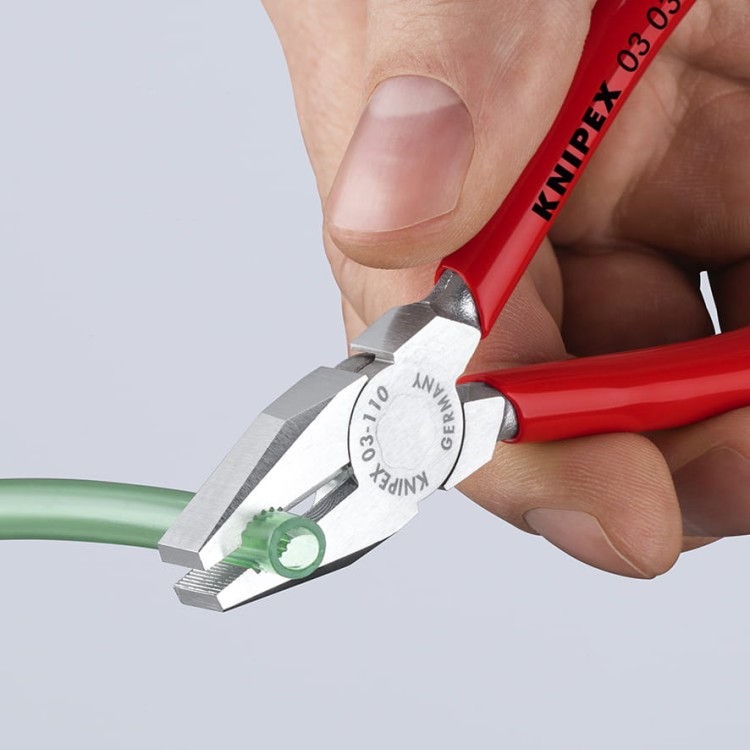 Szczypce uniwersalne miniaturowe Knipex 03 03 110  - w użyciu 1