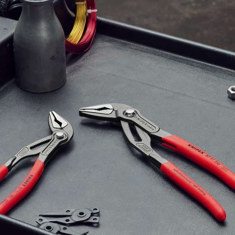 Szczypce nastawne z wydłużoną szczęką "Cobra ES" do rur, rękojeści PCW Knipex 87 51 - zdjęcia użytkowe 6