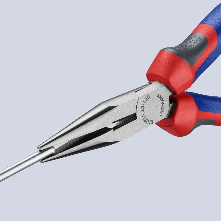 Szczypce półokrągłe (telefoniczne) proste, rękojeści dwukomponentowe Knipex 25 02 / 25 05  - w użyciu