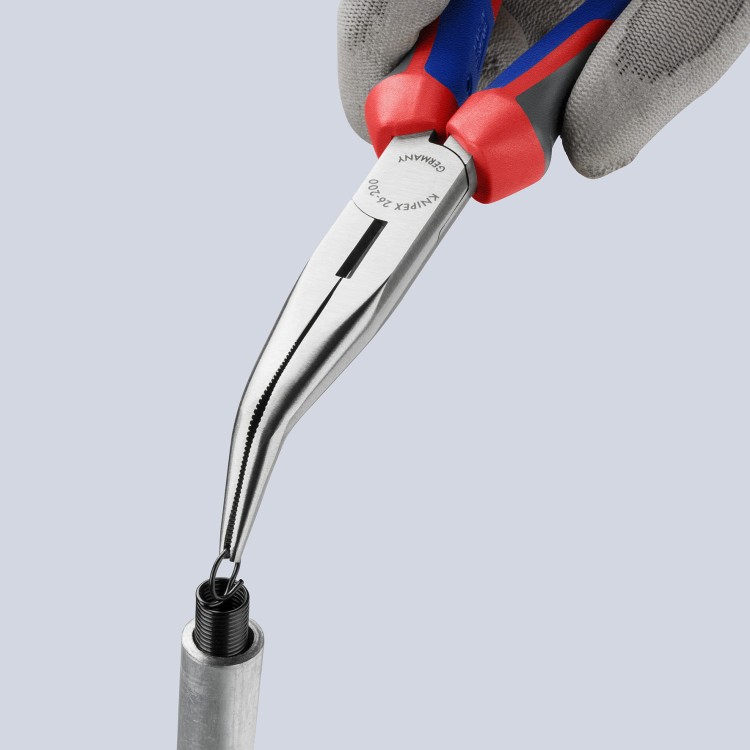 Szczypce półokrągłe (telefoniczne) wydłużone wygięte, rękojeści dwukomponentowe Knipex 26 22 /26 25 - w użyciu 1