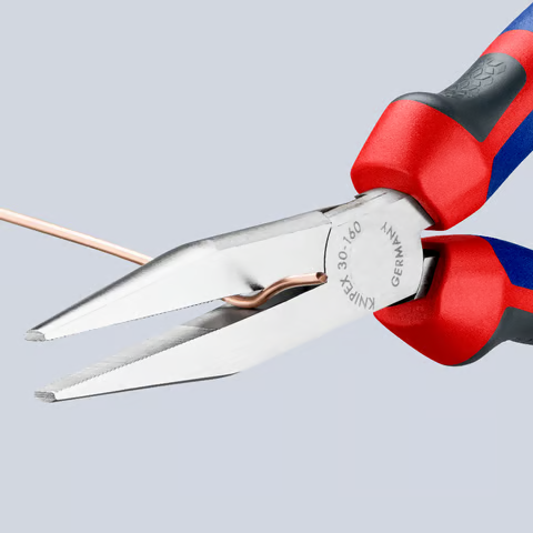 Szczypce płaskie wydłużone, rękojeści dwukomponentowe Knipex 30 15 - w użyciu 1