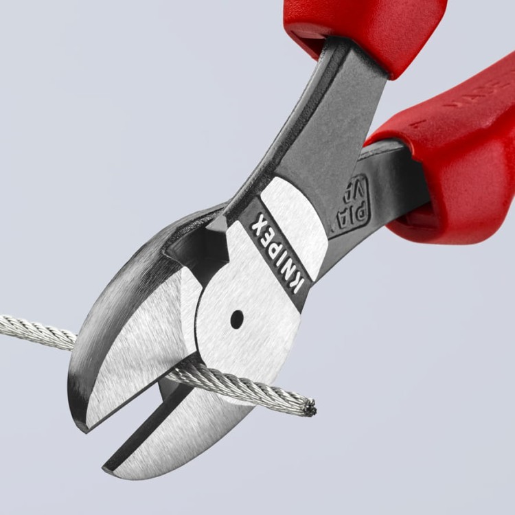 Szczypce tnące boczne (obcinaczki) wzmocnione, rękojeści dwukomponentowe Knipex 74 02 / 74 05 - w użyciu 5