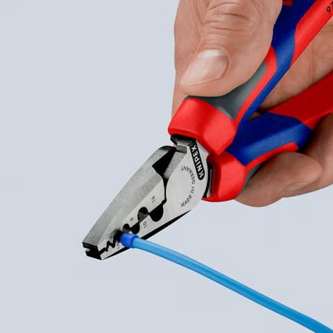 Szczypce zagniatające do tulejek kablowych, rękojeści dwukomponentowe Knipex 97 72 - w użyciu 1