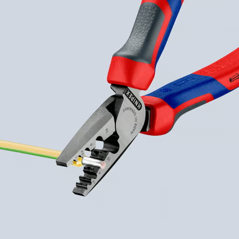 Szczypce zagniatające do tulejek kablowych, rękojeści dwukomponentowe Knipex 97 72 - w użyciu 5