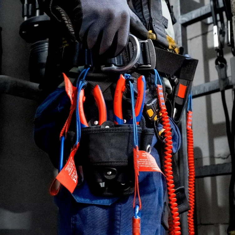 Zestaw klipsów do narzędzi TetheredTool 00 62 10 TR Knipex - w użyciu 9