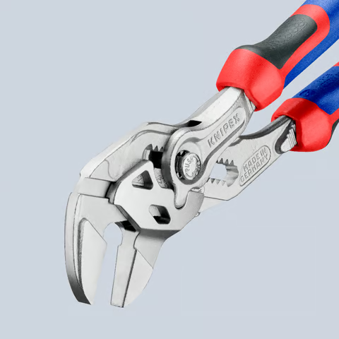Szczypce-klucz nastawne do śrub i nakrętek, rękojeści dwukomponentowe Knipex 86 05 - w użyciu 1