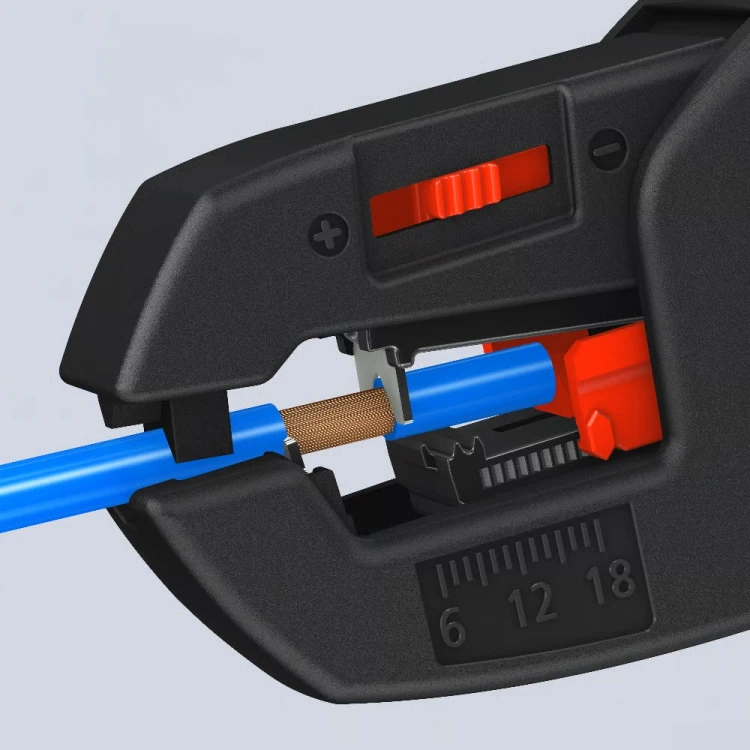 Ściągacz izolacji z przewodów 0,2-6,0 mm2 samonastawny Knipex 12 62 180 - w użyciu 2