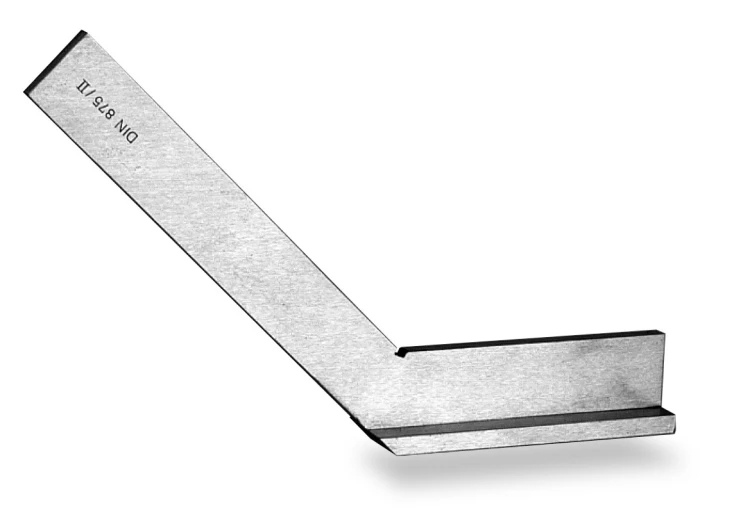 Precyzyjny kątownik ze stopką 135 stopni ukośny Scala