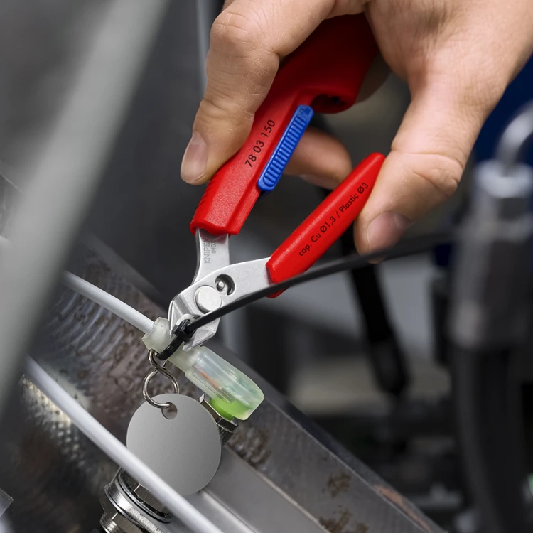 Szczypce Slim Knips do precyzyjnych prac mechanicznych Knipex 78 03 150 - podczas pracy 2