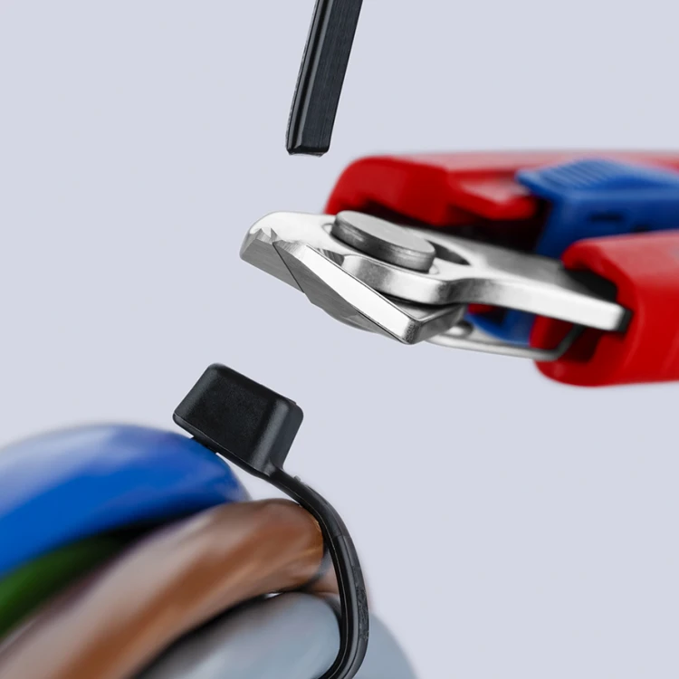 Szczypce Slim Knips do precyzyjnych prac mechanicznych Knipex 78 03 150 - podczas pracy 3