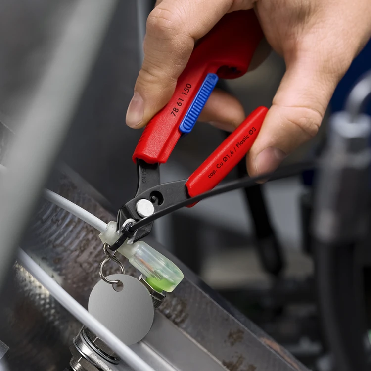 Szczypce Slim Knips do precyzyjnych prac mechanicznych Knipex 78 61 150 - podczas pracy 2