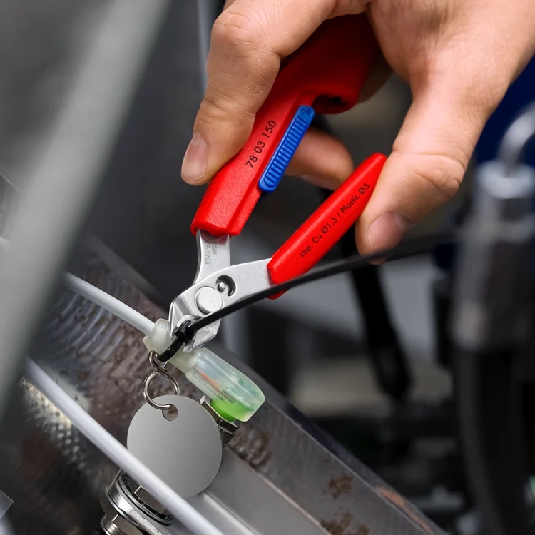Szczypce Slim Knips do precyzyjnych prac mechanicznych Knipex 78 03 150 - podczas pracy 2
