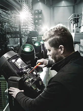 Rękojeści oraz trzpienie izolowane Kraftform Kompakt VDE 16 Universal 1 Tool Finder 16 - cz. Wera - podczs pracy